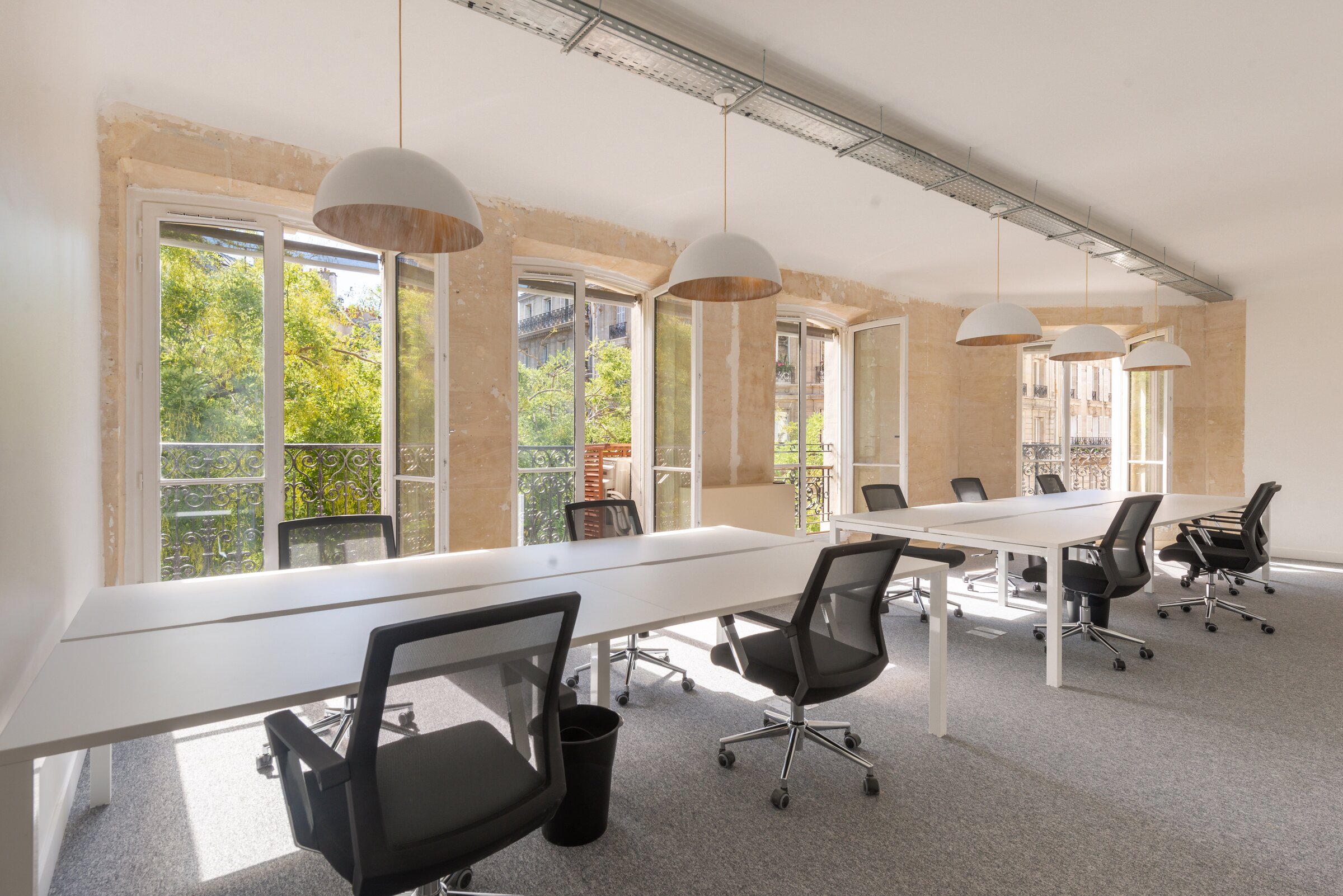 Open-space en enfilade, lumière naturelle